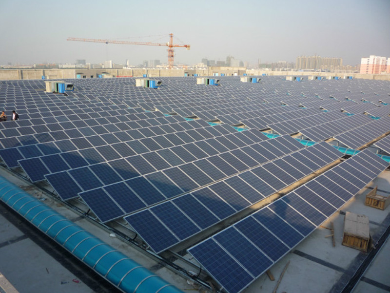 سلسلة Solar First Roof Mount: نظام حامل ثلاثي القوائم قابل للتعديل للأسطح المسطحة