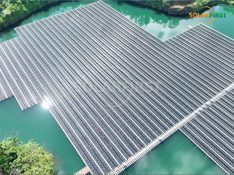 إطلاق مشروع الطاقة الشمسية الكهروضوئية العائمة بقدرة 7.2 ميغاواط في هاينان، مما يعزز التحول إلى الطاقة النظيفة.