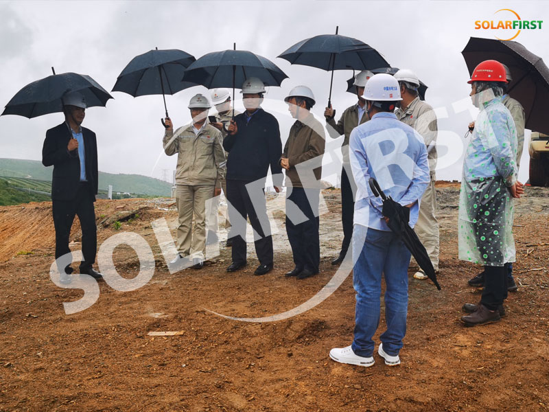 قام قادة شركة sinohydro و china datang بزيارة وتفقد حديقة الطاقة الشمسية 60 ميجاوات في محافظة دالي , يونان .

