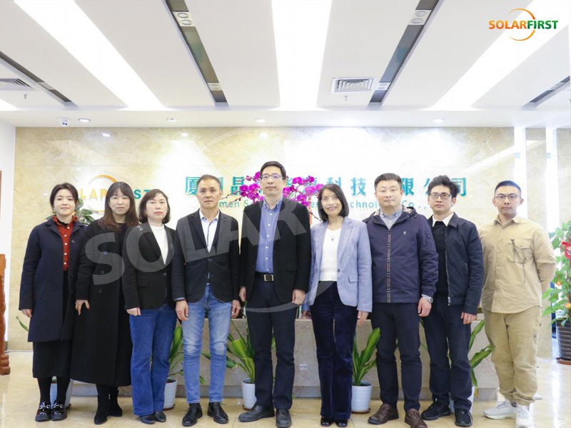 أخبار جيدة 丨 وقعت شركة Xiamen Haihua Power Technology Co.، Ltd. و Xiamen Solar First Group اتفاقية تعاون استراتيجي